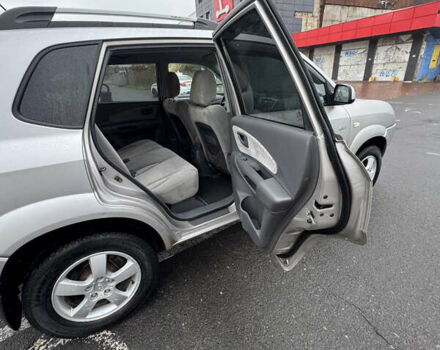 Серый Хендай Туксон, объемом двигателя 2 л и пробегом 163 тыс. км за 8350 $, фото 12 на Automoto.ua