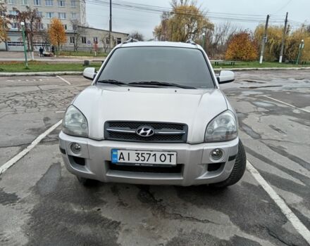 Серый Хендай Туксон, объемом двигателя 2 л и пробегом 267 тыс. км за 7200 $, фото 1 на Automoto.ua