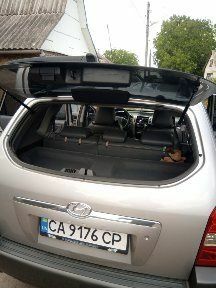 Сірий Хендай Туксон, об'ємом двигуна 2 л та пробігом 205 тис. км за 7754 $, фото 4 на Automoto.ua