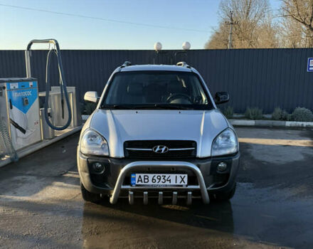 Серый Хендай Туксон, объемом двигателя 1.99 л и пробегом 215 тыс. км за 5980 $, фото 5 на Automoto.ua