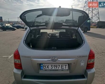 Серый Хендай Туксон, объемом двигателя 1.98 л и пробегом 181 тыс. км за 7000 $, фото 7 на Automoto.ua