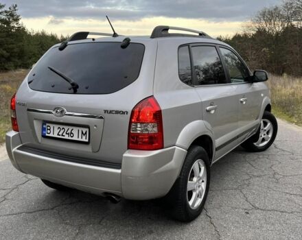 Сірий Хендай Туксон, об'ємом двигуна 2 л та пробігом 187 тис. км за 7650 $, фото 2 на Automoto.ua