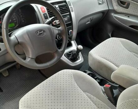Сірий Хендай Туксон, об'ємом двигуна 1.99 л та пробігом 282 тис. км за 6200 $, фото 6 на Automoto.ua