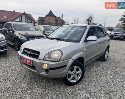 Серый Хендай Туксон, объемом двигателя 2 л и пробегом 155 тыс. км за 6989 $, фото 2 на Automoto.ua