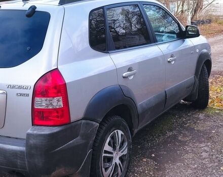 Серый Хендай Туксон, объемом двигателя 2 л и пробегом 264 тыс. км за 4500 $, фото 5 на Automoto.ua