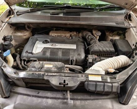 Серый Хендай Туксон, объемом двигателя 2 л и пробегом 196 тыс. км за 3500 $, фото 15 на Automoto.ua