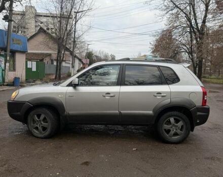 Сірий Хендай Туксон, об'ємом двигуна 2.7 л та пробігом 370 тис. км за 2900 $, фото 1 на Automoto.ua