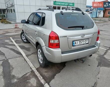 Серый Хендай Туксон, объемом двигателя 1.98 л и пробегом 267 тыс. км за 7200 $, фото 5 на Automoto.ua