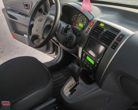 Серый Хендай Туксон, объемом двигателя 2.7 л и пробегом 258 тыс. км за 5800 $, фото 16 на Automoto.ua