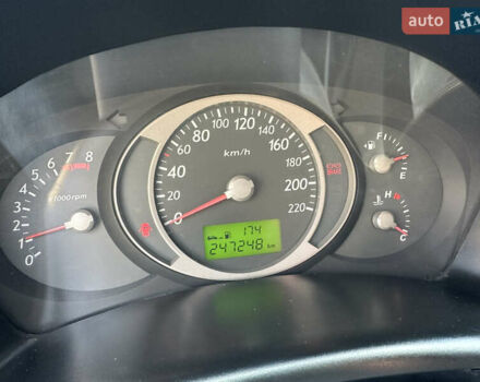 Сірий Хендай Туксон, об'ємом двигуна 2 л та пробігом 250 тис. км за 5850 $, фото 20 на Automoto.ua