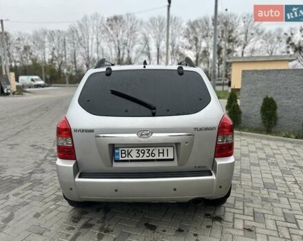 Серый Хендай Туксон, объемом двигателя 1.98 л и пробегом 274 тыс. км за 6800 $, фото 27 на Automoto.ua