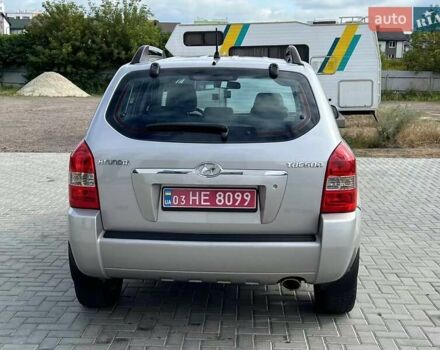 Сірий Хендай Туксон, об'ємом двигуна 2 л та пробігом 214 тис. км за 7150 $, фото 5 на Automoto.ua