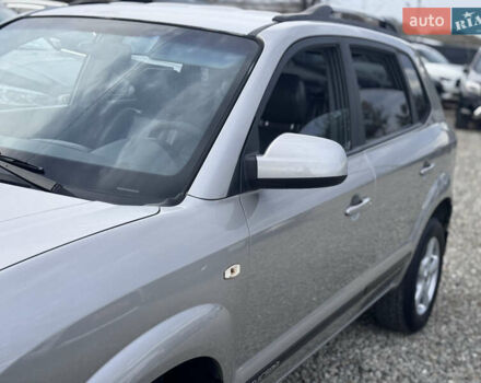 Серый Хендай Туксон, объемом двигателя 2 л и пробегом 155 тыс. км за 6989 $, фото 24 на Automoto.ua