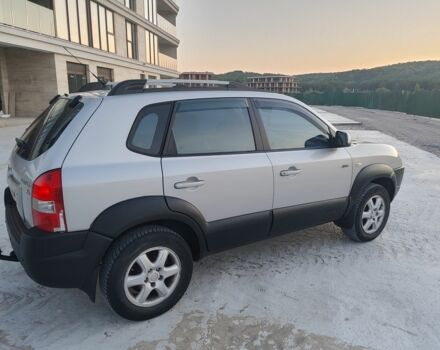 Серый Хендай Туксон, объемом двигателя 2.7 л и пробегом 258 тыс. км за 5800 $, фото 7 на Automoto.ua