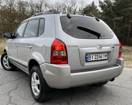 Сірий Хендай Туксон, об'ємом двигуна 2 л та пробігом 187 тис. км за 7650 $, фото 3 на Automoto.ua