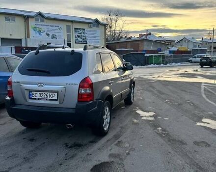 Серый Хендай Туксон, объемом двигателя 1.98 л и пробегом 220 тыс. км за 6800 $, фото 3 на Automoto.ua