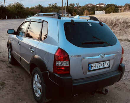 Серый Хендай Туксон, объемом двигателя 1.99 л и пробегом 269 тыс. км за 6999 $, фото 1 на Automoto.ua