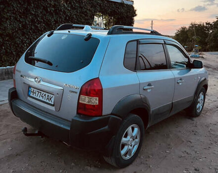 Серый Хендай Туксон, объемом двигателя 1.99 л и пробегом 269 тыс. км за 6999 $, фото 2 на Automoto.ua