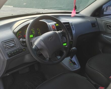 Серый Хендай Туксон, объемом двигателя 2.7 л и пробегом 258 тыс. км за 5800 $, фото 19 на Automoto.ua