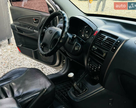 Серый Хендай Туксон, объемом двигателя 2 л и пробегом 182 тыс. км за 7200 $, фото 19 на Automoto.ua