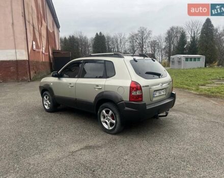 Серый Хендай Туксон, объемом двигателя 1.98 л и пробегом 205 тыс. км за 6700 $, фото 11 на Automoto.ua