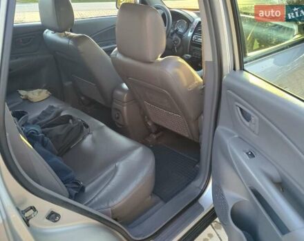 Сірий Хендай Туксон, об'ємом двигуна 1.99 л та пробігом 300 тис. км за 7700 $, фото 2 на Automoto.ua