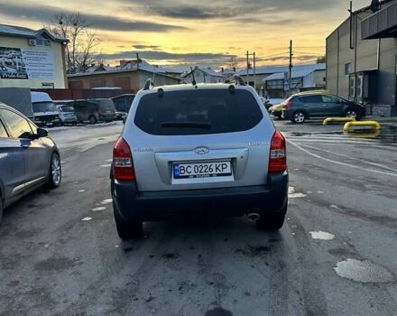 Серый Хендай Туксон, объемом двигателя 1.98 л и пробегом 220 тыс. км за 6800 $, фото 7 на Automoto.ua