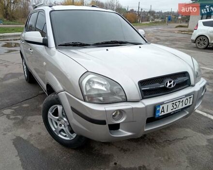 Серый Хендай Туксон, объемом двигателя 1.98 л и пробегом 267 тыс. км за 7200 $, фото 6 на Automoto.ua