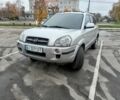 Серый Хендай Туксон, объемом двигателя 2 л и пробегом 267 тыс. км за 7200 $, фото 1 на Automoto.ua