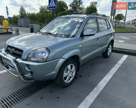 Сірий Хендай Туксон, об'ємом двигуна 2 л та пробігом 264 тис. км за 6950 $, фото 5 на Automoto.ua