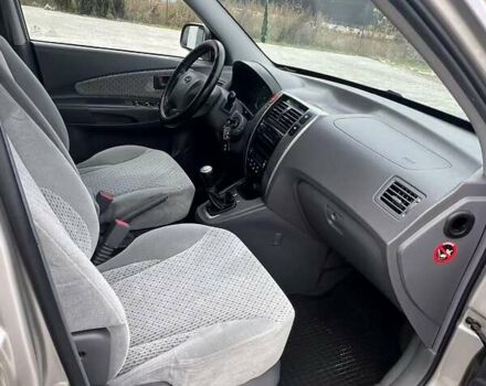 Сірий Хендай Туксон, об'ємом двигуна 1.98 л та пробігом 243 тис. км за 6900 $, фото 19 на Automoto.ua