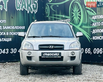 Серый Хендай Туксон, объемом двигателя 2 л и пробегом 182 тыс. км за 7200 $, фото 3 на Automoto.ua