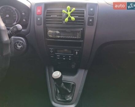 Серый Хендай Туксон, объемом двигателя 1.98 л и пробегом 181 тыс. км за 7000 $, фото 15 на Automoto.ua