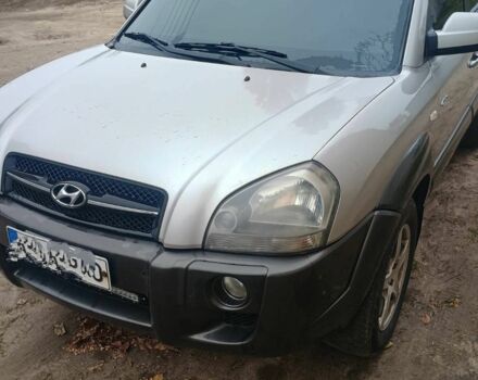 Сірий Хендай Туксон, об'ємом двигуна 2 л та пробігом 267 тис. км за 5600 $, фото 3 на Automoto.ua