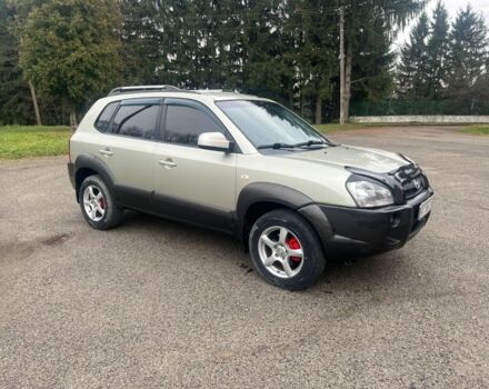 Серый Хендай Туксон, объемом двигателя 2 л и пробегом 205 тыс. км за 6700 $, фото 2 на Automoto.ua