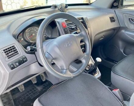 Сірий Хендай Туксон, об'ємом двигуна 1.98 л та пробігом 250 тис. км за 7900 $, фото 20 на Automoto.ua