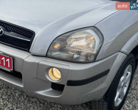Серый Хендай Туксон, объемом двигателя 2 л и пробегом 155 тыс. км за 6989 $, фото 23 на Automoto.ua