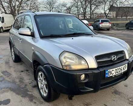 Серый Хендай Туксон, объемом двигателя 1.98 л и пробегом 220 тыс. км за 6800 $, фото 6 на Automoto.ua