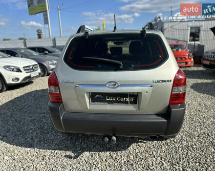 Сірий Хендай Туксон, об'ємом двигуна 1.98 л та пробігом 207 тис. км за 6900 $, фото 10 на Automoto.ua