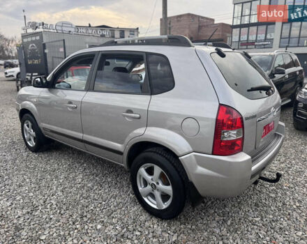 Серый Хендай Туксон, объемом двигателя 2 л и пробегом 155 тыс. км за 6989 $, фото 8 на Automoto.ua