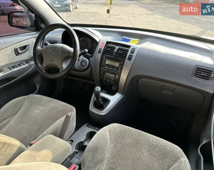 Сірий Хендай Туксон, об'ємом двигуна 2 л та пробігом 250 тис. км за 5850 $, фото 11 на Automoto.ua