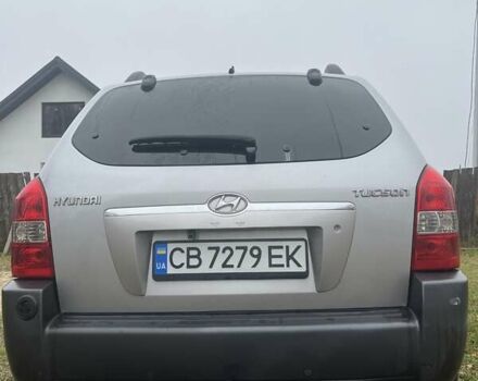 Серый Хендай Туксон, объемом двигателя 1.98 л и пробегом 269 тыс. км за 7300 $, фото 2 на Automoto.ua