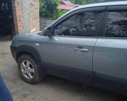 Сірий Хендай Туксон, об'ємом двигуна 1.98 л та пробігом 350 тис. км за 6400 $, фото 11 на Automoto.ua