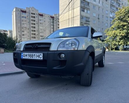 Сірий Хендай Туксон, об'ємом двигуна 2 л та пробігом 211 тис. км за 6700 $, фото 3 на Automoto.ua