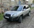 Серый Хендай Туксон, объемом двигателя 2 л и пробегом 260 тыс. км за 3400 $, фото 1 на Automoto.ua