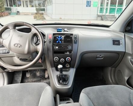 Серый Хендай Туксон, объемом двигателя 2 л и пробегом 267 тыс. км за 7200 $, фото 13 на Automoto.ua