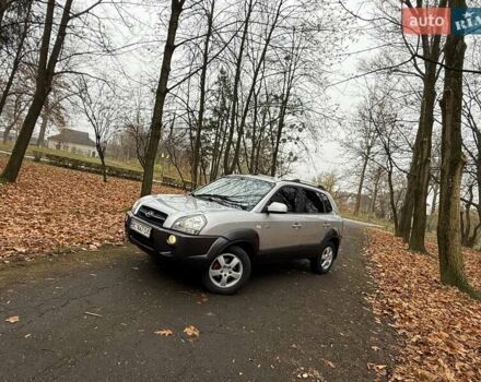 Серый Хендай Туксон, объемом двигателя 2 л и пробегом 248 тыс. км за 6599 $, фото 3 на Automoto.ua