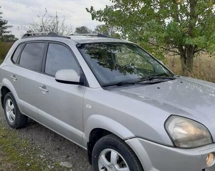 Хендай Туксон 2005 у Рівному на Automoto.ua Сірий Хендай Туксон, об'ємом двигуна 2 л та пробігом 220 тис. км за 6900 $, фото 4 на Automoto.ua