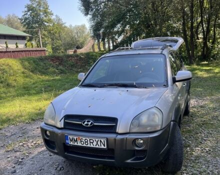 Сірий Хендай Туксон, об'ємом двигуна 2 л та пробігом 366 тис. км за 3650 $, фото 1 на Automoto.ua