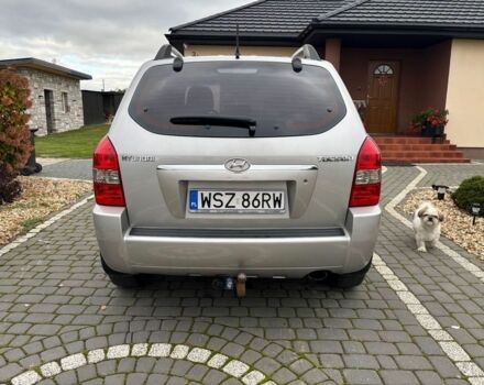 Серый Хендай Туксон, объемом двигателя 2 л и пробегом 210 тыс. км за 2350 $, фото 3 на Automoto.ua